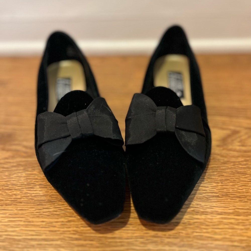 Candid Statements Velvet Loafers